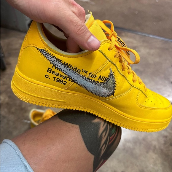 OFF-WHITE X AIR FORCE 1 LOW \'LEMONADE\'
US Men Size 9